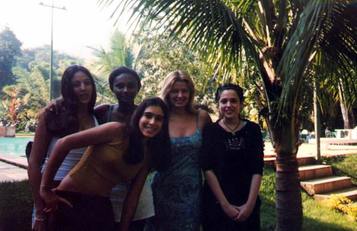 Mariana, Luciana, eu, Sasa e Mary