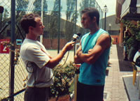 Andr&eacute; dando entrevista